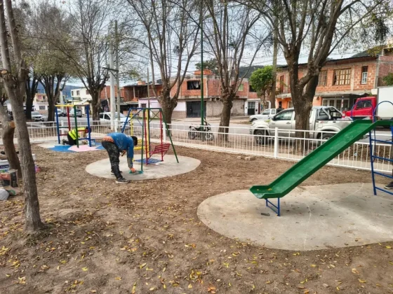 La plaza de Castañares luce renovada y lista para el disfrute de los vecinos