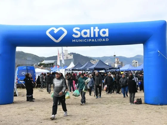 Del productor a tu mesa: vecinos se abastecieron en el «Mercado en tu Barrio»