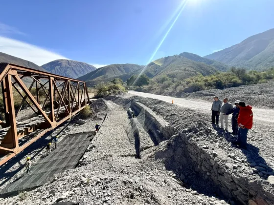 Vialidad Nacional avanza en la reconstrucción de gaviones y defensas en Ruta Nacional 51
