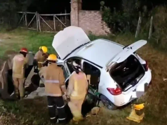 Una mujer sufrió graves quemaduras tras la explosión de un celular que se estaba cargando en su auto