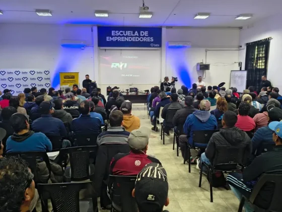 La Escuela de Emprendedores capacitó en soldadura láser junto a SuperBrico