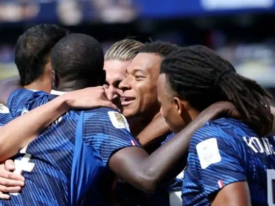 Con un gran Mbappé imparable, Francia le ganó a Senegal en el debut
