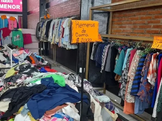 Comerciantes salteños alertan por el crecimiento de las tiendas de ropa usada