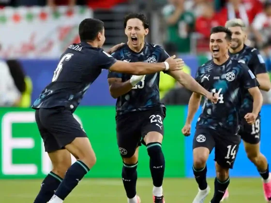 Heroico triunfo guaraní: Paraguay aguantó con 10 y festejó ante los turcos