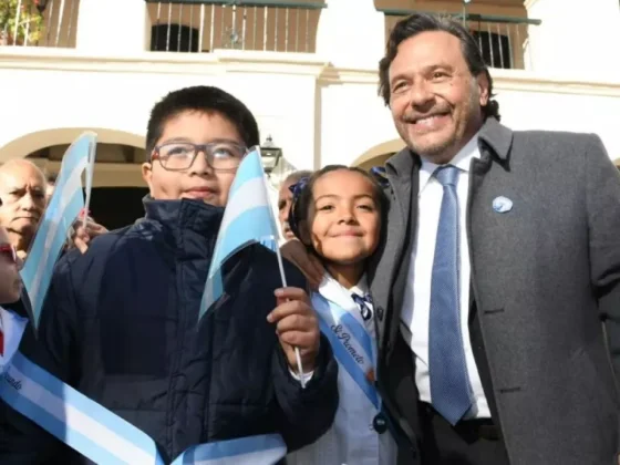 En el Día de la Bandera, Sáenz tomó la promesa de fidelidad a más de 600 alumnos de 4° grado
