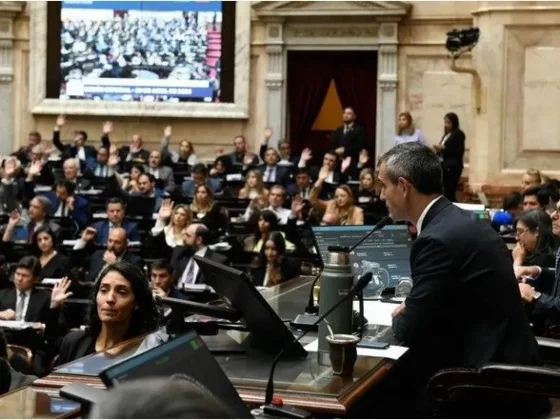 El oficialismo consiguió apoyo para frenar la interpelación a Adorni