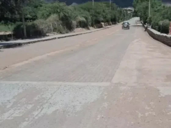 Pavimentación en el acceso a Seclantás