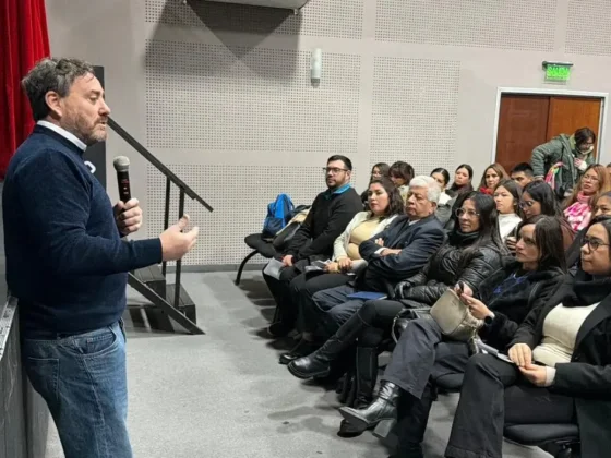 TEA: Jorge Hirsch visitó Salta y brindó una charla en el Teatro Municipal