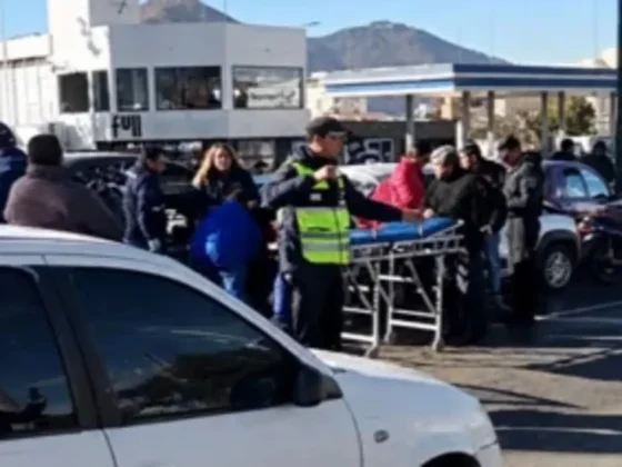 Fuerte choque en cadena sobre avenida Bolivia: seis vehículos involucrados y varios heridos en Salta