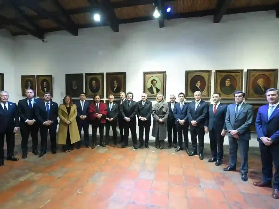 La foto que buscaba la Rosada: Milei logró una fuerte postal de respaldo con gobernadores en la vigilia del 9 de Julio