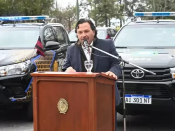 Sáenz entregó 10 nuevos móviles policiales y ya renovó el 60% del parque automotor de la Fuerza