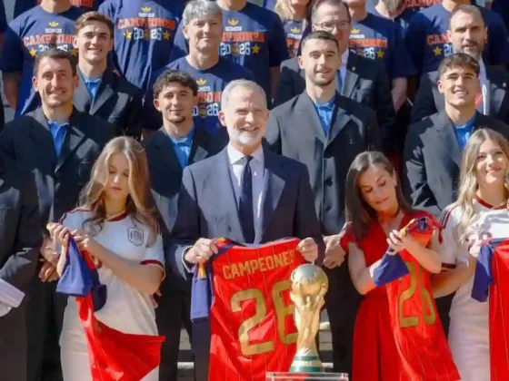 La selección española recibió el reconocimiento de la Corona y el Gobierno