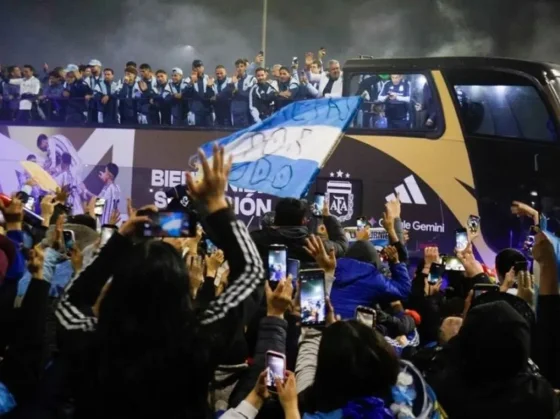 Ezeiza se tiñó de celeste y blanco para recibir a la Selección