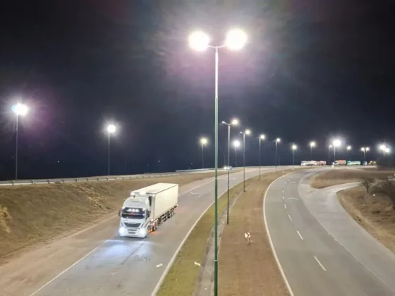 Más seguridad: la Municipalidad instala luces LED en el Acceso Norte