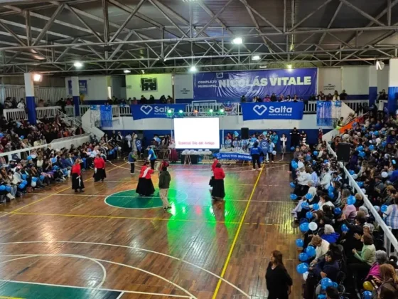Alrededor de 900 adultos mayores disfrutaron del Día del Amigo