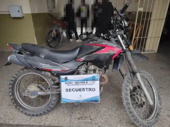 Recuperaron una moto robada en barrio Castañares y demoraron a un joven de 20 años