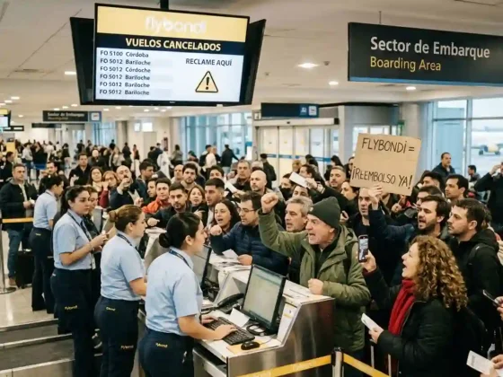 Flybondi no despega: Despidos, sueldos impagos y 107 vuelos cancelados enmarcan su peor crisis
