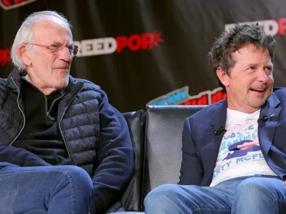 El emotivo reencuentro de Michael J. Fox y Christopher Lloyd, estrellas de “Volver al futuro”