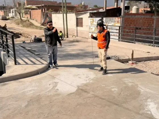La Municipalidad construyó un nuevo puente sobre el canal pluvial de Villa Juanita