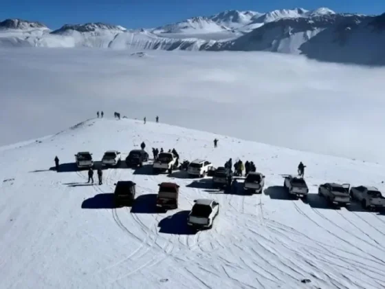 Rescataron a 163 turistas atrapados por la nieve en la cordillera