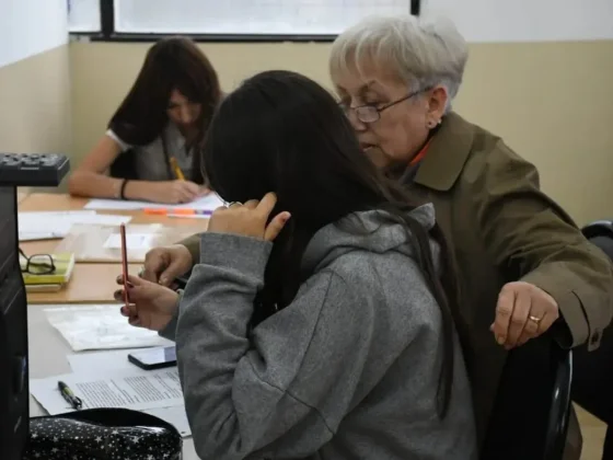El esfuerzo rinde frutos: estudiantes aprobaron las previas gracias al apoyo escolar en los CIC