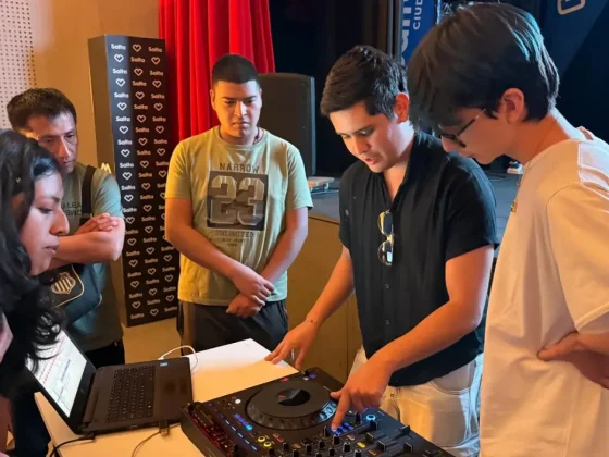 Con 130 inscriptos, el Curso de DJ vivió una exitosa segunda clase