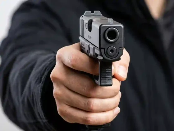 Grave: ingresó a una escuela con un arma y amenazó a nenes de segundo grado
