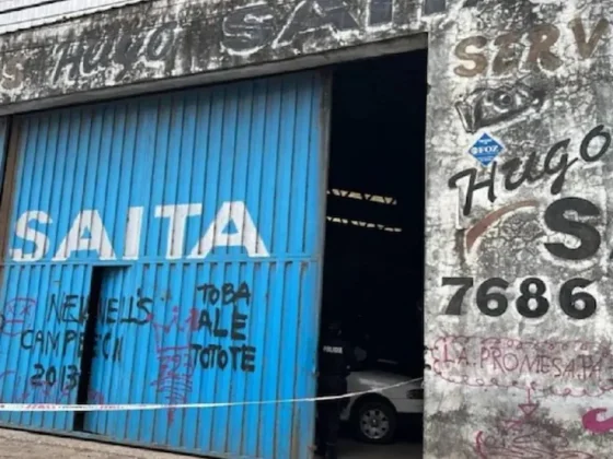 Un mecánico murió aplastado por un colectivo: lo estaba arreglando, el criquet cedió y el vehículo cayó sobre él