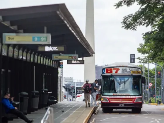 Una mujer de 78 años murió tras ser arrastrada por un colectivo: investigan la responsabilidad del chofer