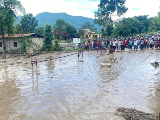 Al menos 584 muertos por las inundaciones en Nepal y China