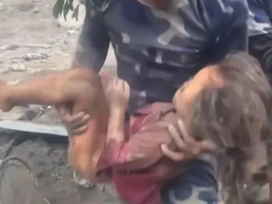 Milagro en Nepal: rescataron con vida a una nena de seis años que estuvo 60 horas atrapada entre los escombros