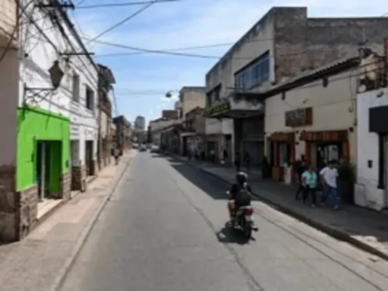 Alarma en el centro de Salta por un incendio de gran magnitud
