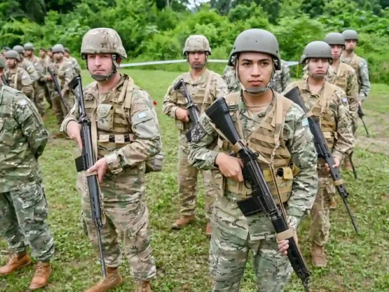 El Gobierno formalizó un suba salarial en tramos para militares, fuerzas de seguridad y estatales