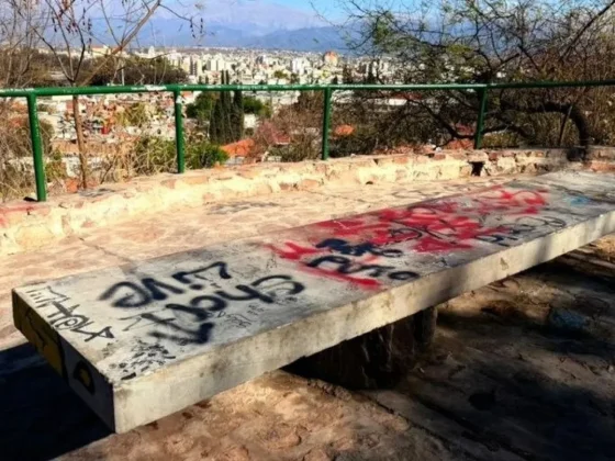 Vandalizaron el mirador del sendero Portezuelo
