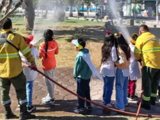 Docentes y alumnos participaron de una jornada sobre prevención de incendios