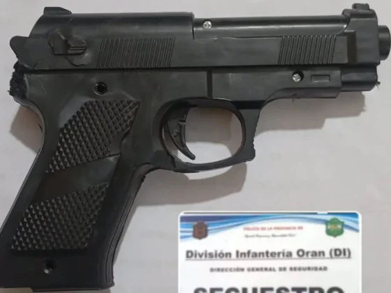 Demoraron a dos adolescentes con una réplica de arma de fuego en Orán