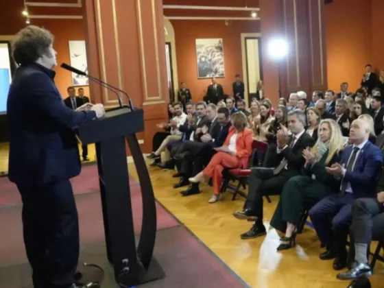 Milei reunió a sus legisladores y pidió bajar la tensión con los gobernadores