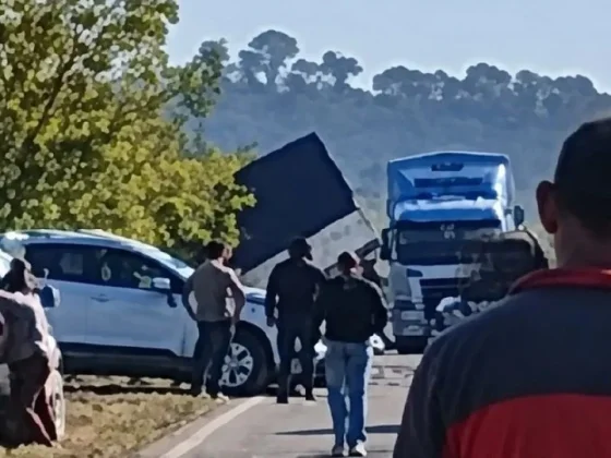 Murió el conductor de una camioneta tras un terrible choque con un camión en la Ruta 34