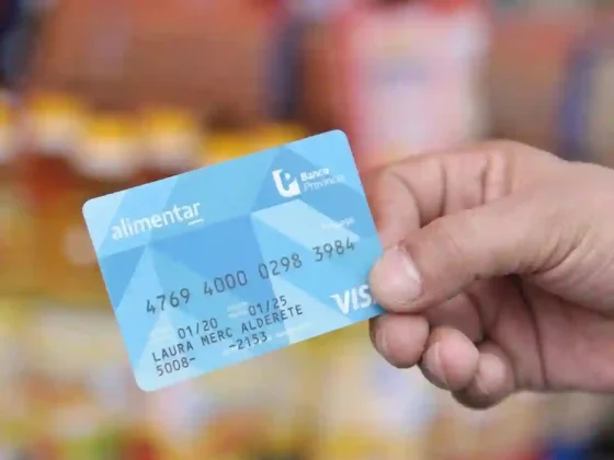 Cuánto se cobra en octubre por AUH y Tarjeta Alimentar tras el nuevo ajuste
