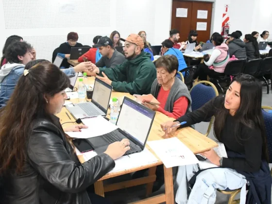 Más de 200 vecinos completaron sus estudios secundarios con un programa municipal