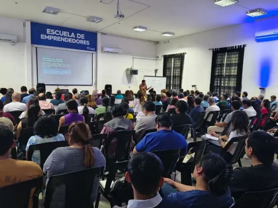 La Municipalidad capacita a vecinos para incorporar la IA al trabajo y la vida cotidiana