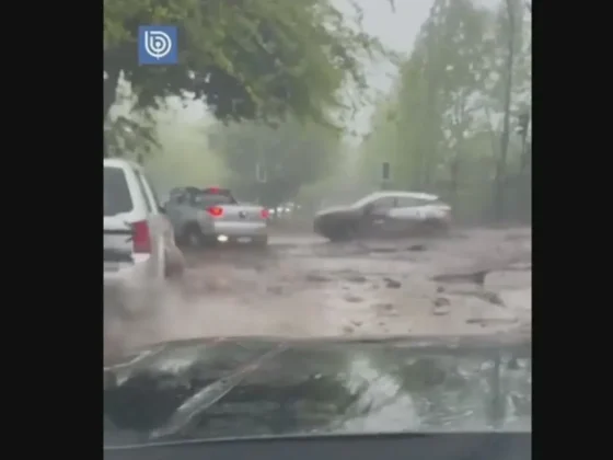 Un alud arrastró autos y colectivos en medio de un fuerte temporal en Chile