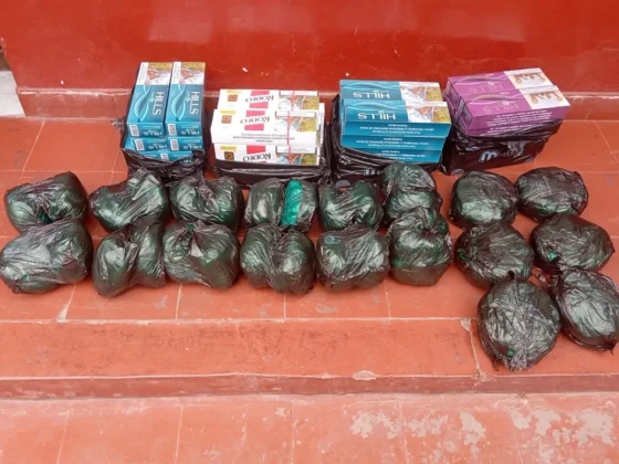 Joaquín V. González: descubrieron un remis sin habilitación que transportaba 15 kilos de coca y 40 cajas de cigarrillos