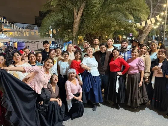 Danza y talento: alumnos del taller municipal se lucieron en la Feria del Libro