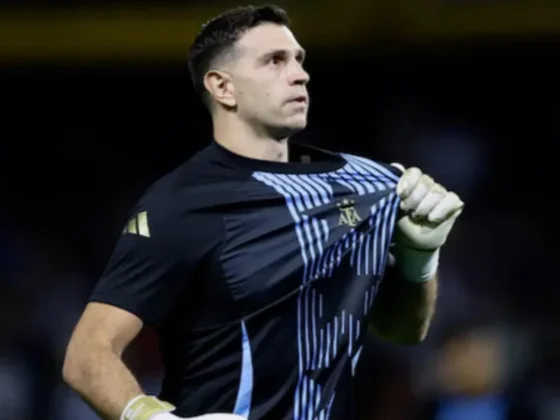 Alarma en la la Selección argentina: ¿cuánto tiempo estará afuera Dibu Martínez tras la fractura de mandíbula?
