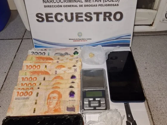 Demoraron a tres hombres y secuestraron cocaína, dinero y celulares