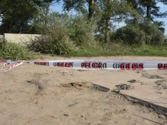 Encontraron muerta y semidesnuda a una mujer: los vecinos escucharon gritos de auxilio y ya hay tres detenidos