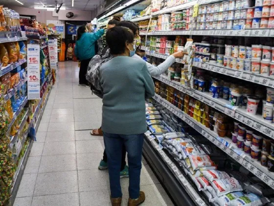 Mientras el Gobierno busca reforzar el control de precios, los alimentos ya subieron 8% en octubre