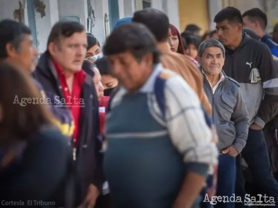 DESESPERACIÓN: 300 metros de fila para inscribirse en el IFE 5