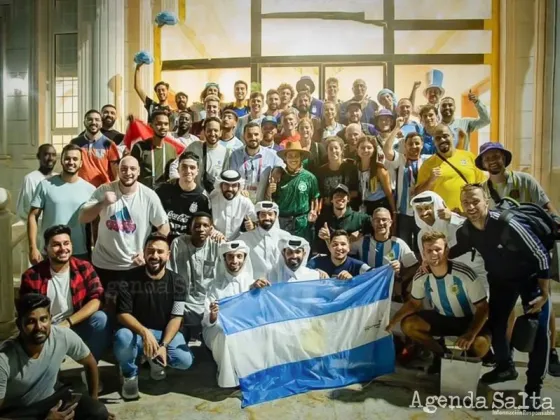 “Fue una locura”: Jeque fanático de la Albiceleste organizó una fiesta para un grupo de hinchas argentinos que conoció en la calle